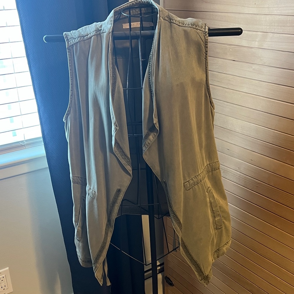 Max Jeans Khaki Sleeveless Vest